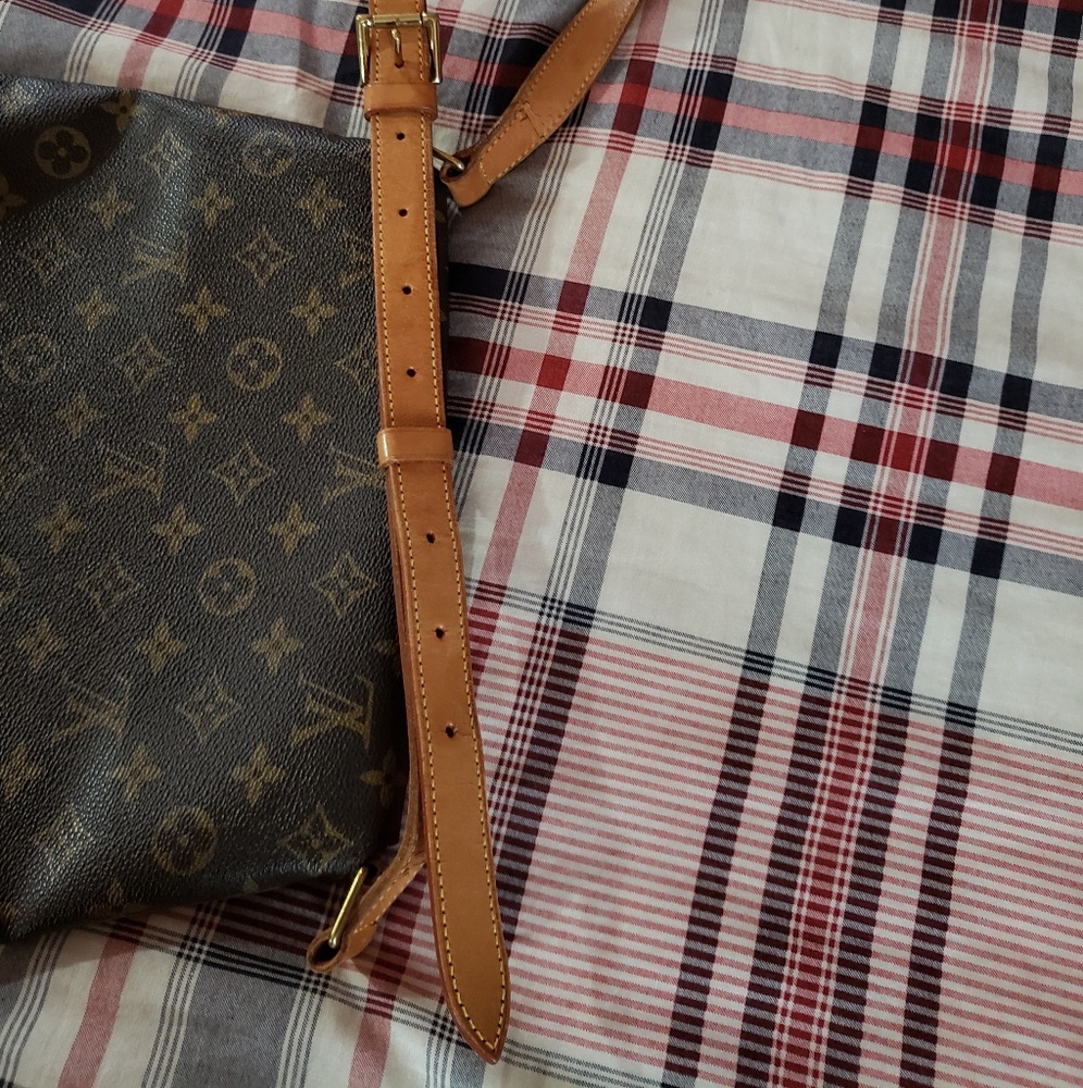 Louis Vuitton  crossbody